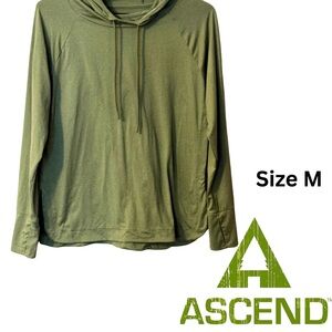 NWOT Ascend Women's Olive Green Hoodie Lightweight Longsleeve in M